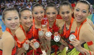 北京奥运会金牌是昆仑什么王 博尔特北京奥运会拿了几块金牌